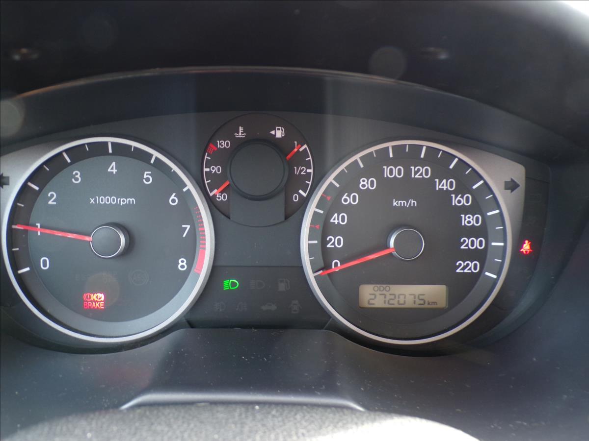 hyundai-i20-1-4-lpg-benzin-klimatizace - 7