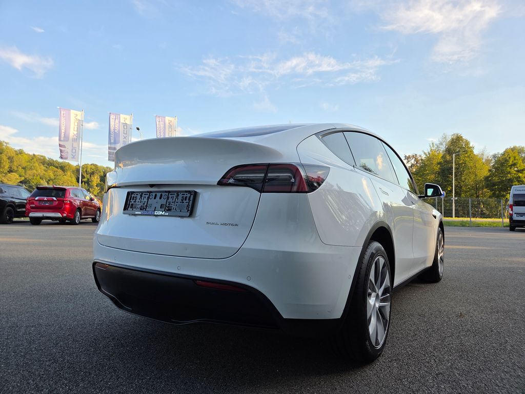 tesla-model-y-longe-range-4x4 - 3