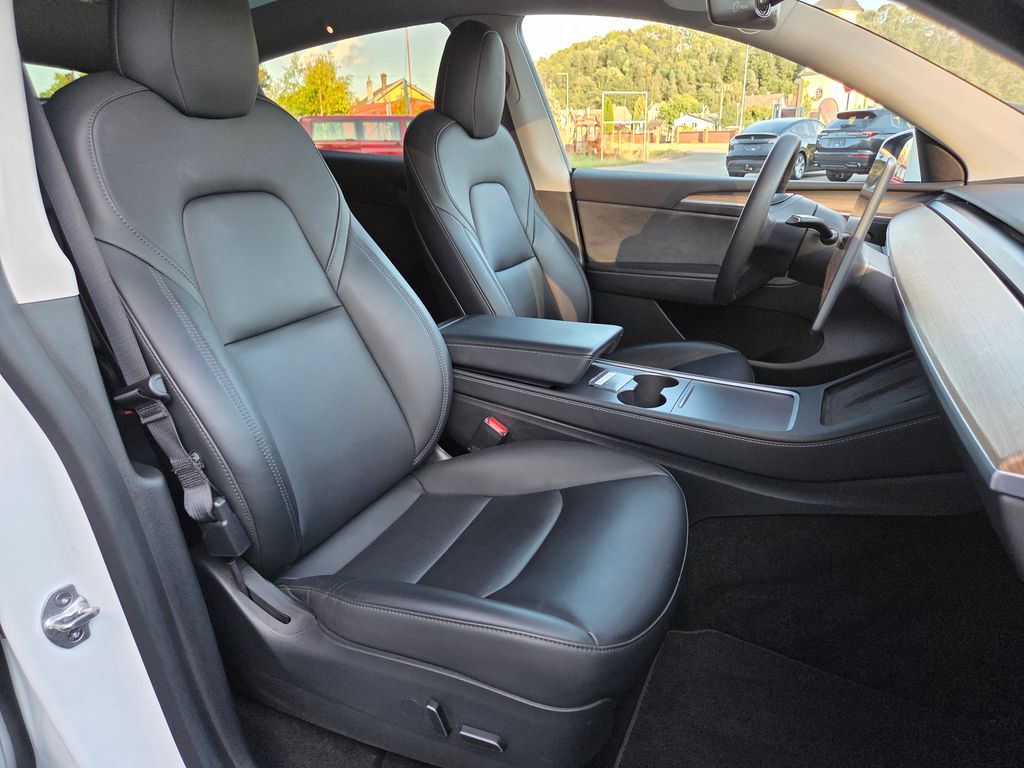 tesla-model-y-longe-range-4x4 - 9