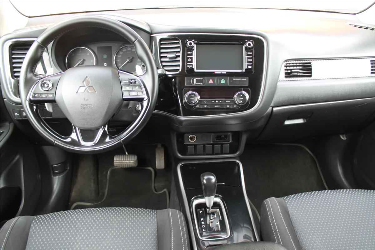 mitsubishi-outlander-2-2-di-d-110kw-4x4-7-mist-dph - 9