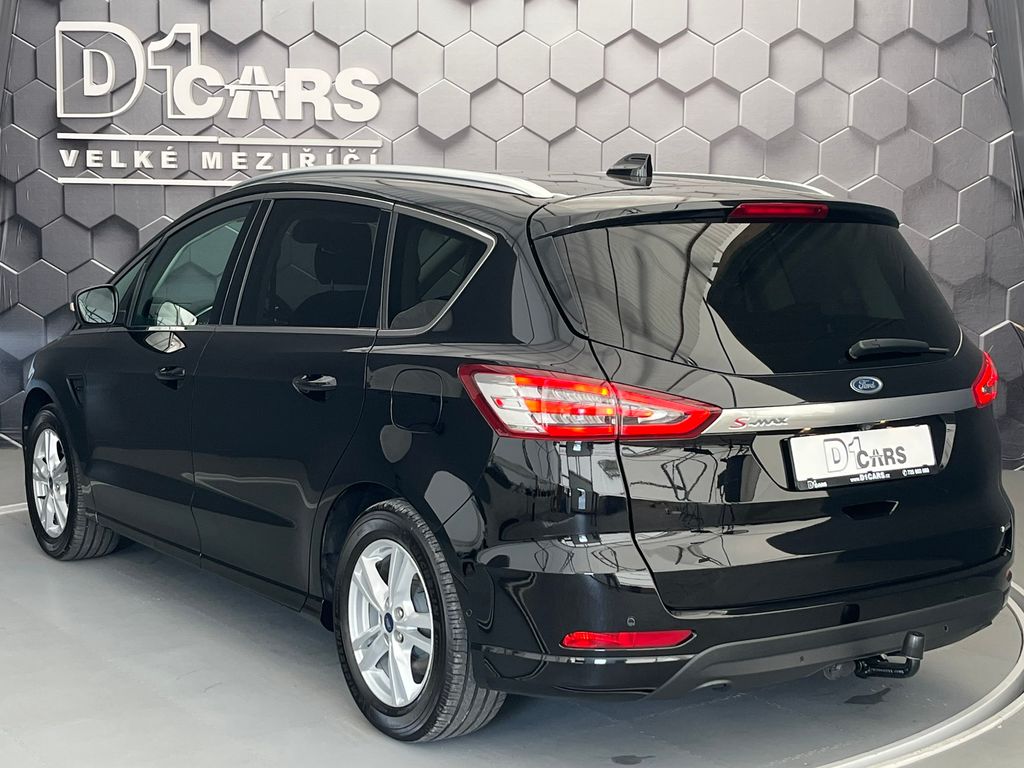 ford-s-max-2-5-hev-titanium-rezervace - 1