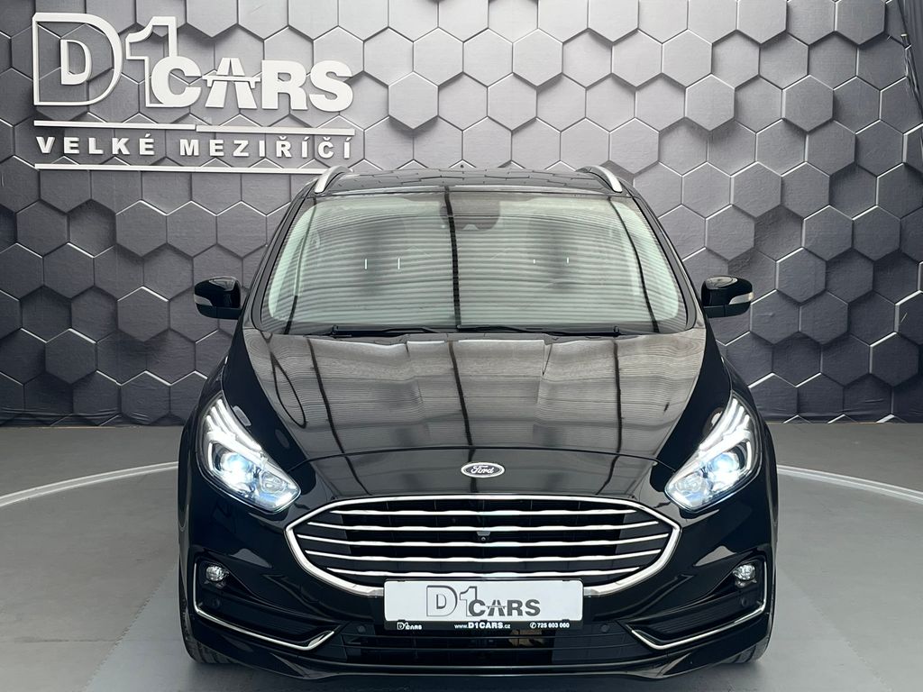 ford-s-max-2-5-hev-titanium-rezervace - 6