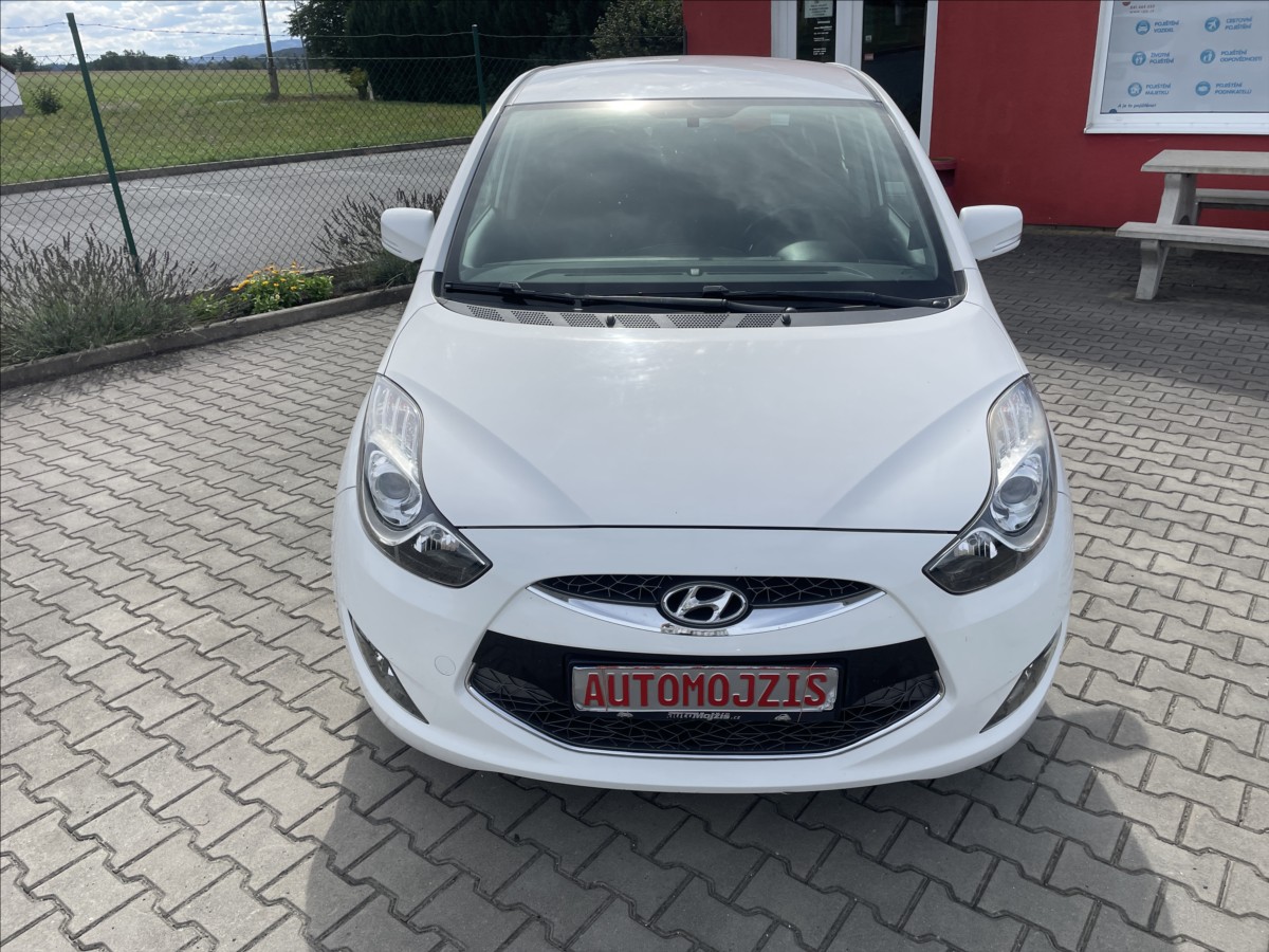 hyundai-ix20-1-6-crdi-cr-2-majitelka-kamera - 2