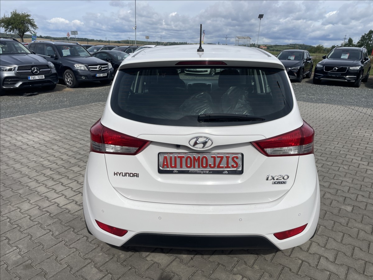hyundai-ix20-1-6-crdi-cr-2-majitelka-kamera - 9