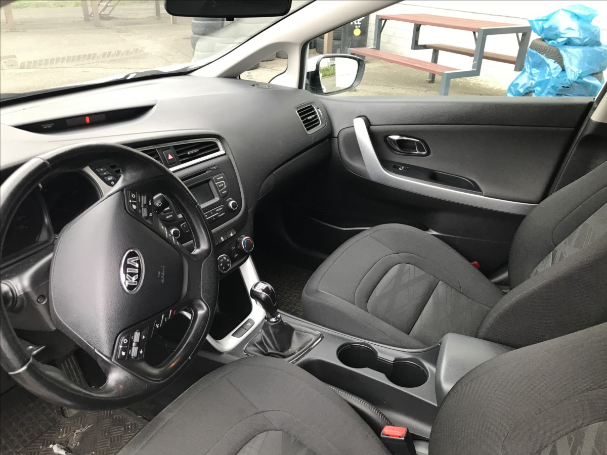 kia-ceed-1-6-crdi-100kw - 7
