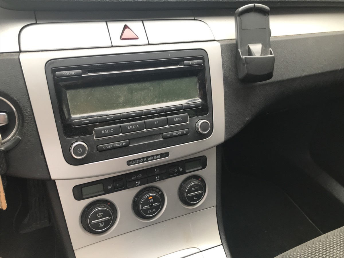 volkswagen-passat-variant-2-0-tdi-103kw - 9