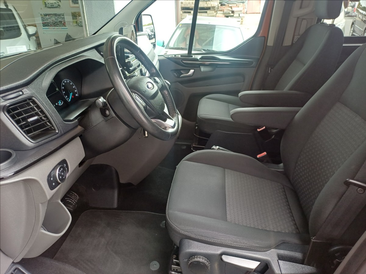 ford-tourneo-custom-2-0-titanium-1maj-top-stav - 9
