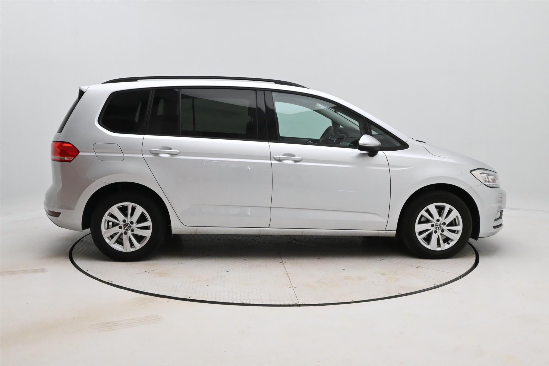 volkswagen-touran-2-0-tdi-110kw-dsg-comfortline-zaruka-az-5-let - 3
