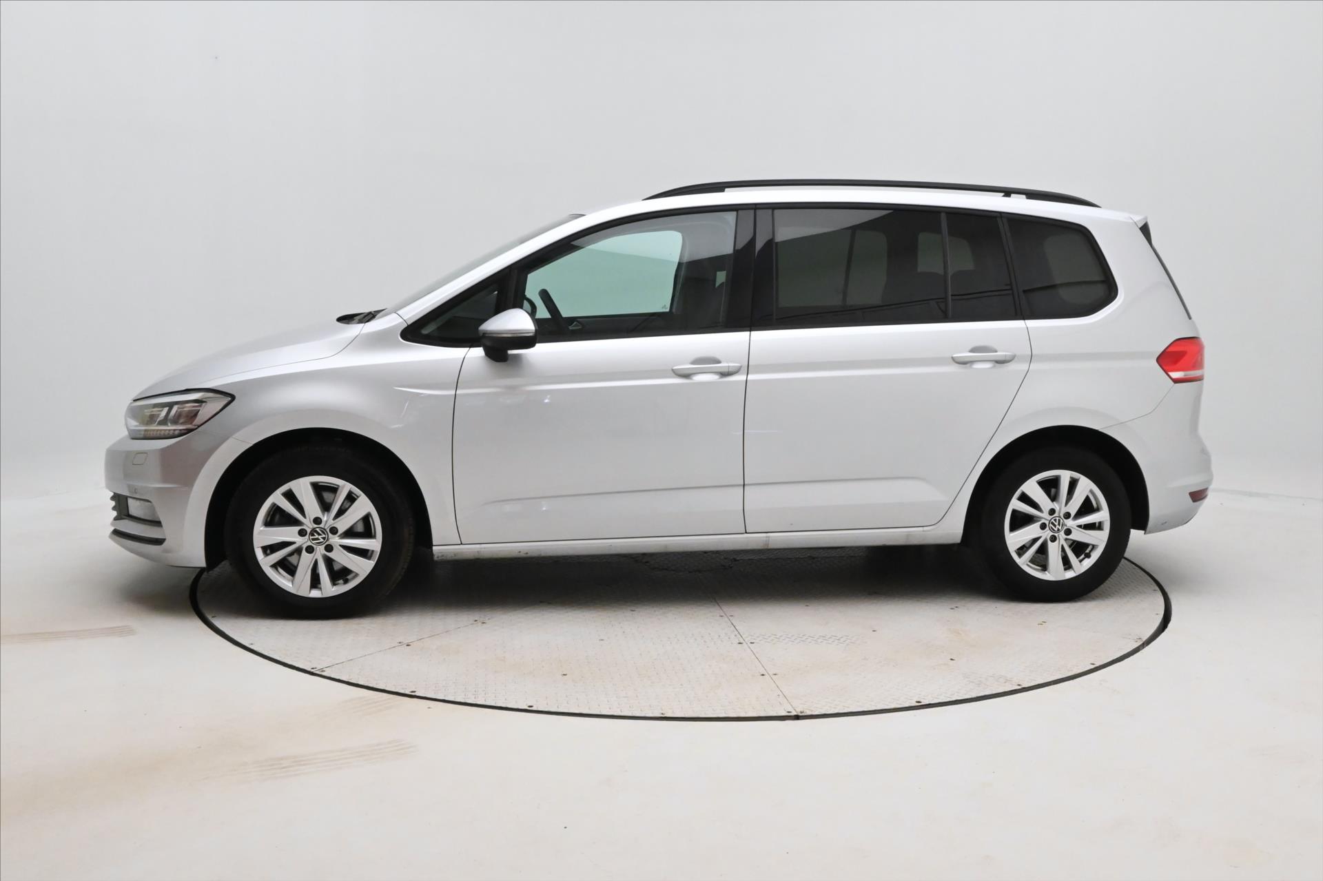 volkswagen-touran-2-0-tdi-110kw-dsg-comfortline-zaruka-az-5-let - 7