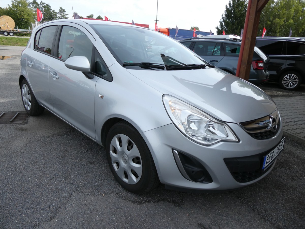 Opel Corsa 1,4 16V 74kW, drobné vady laku