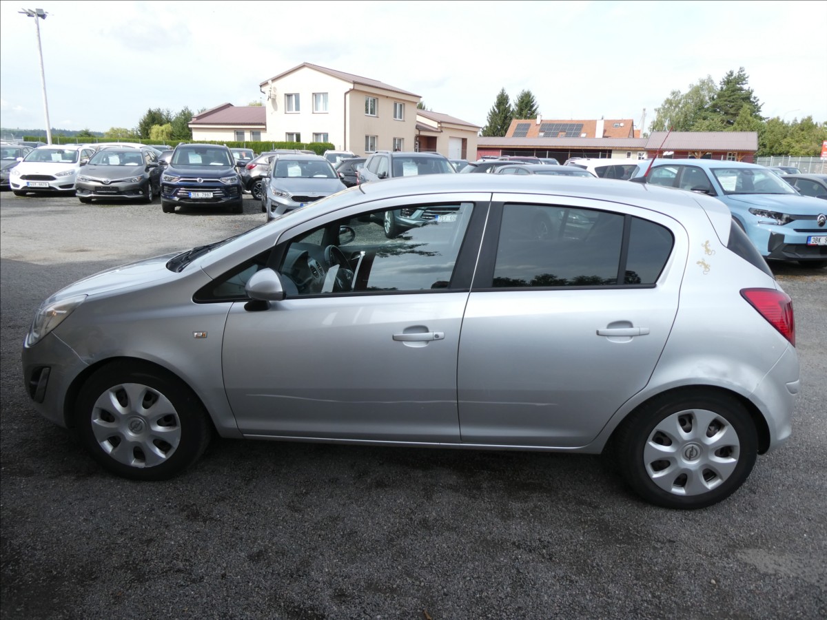 opel-corsa-1-4-16v-74kw-drobne-vady-laku - 4