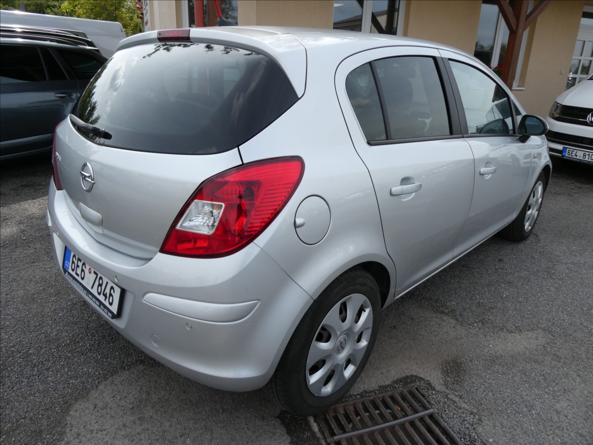 opel-corsa-1-4-16v-74kw-drobne-vady-laku - 7