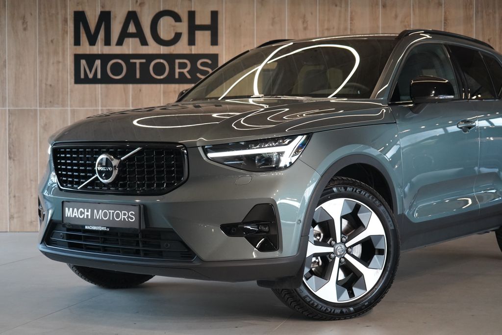 volvo-xc40-b4-plus-dark-360-led-pixel - 1