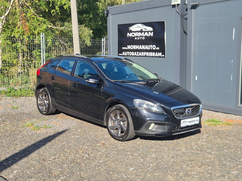 Volvo V40 1.6D 84kw CROSS COUNTRY, tažné, serviska