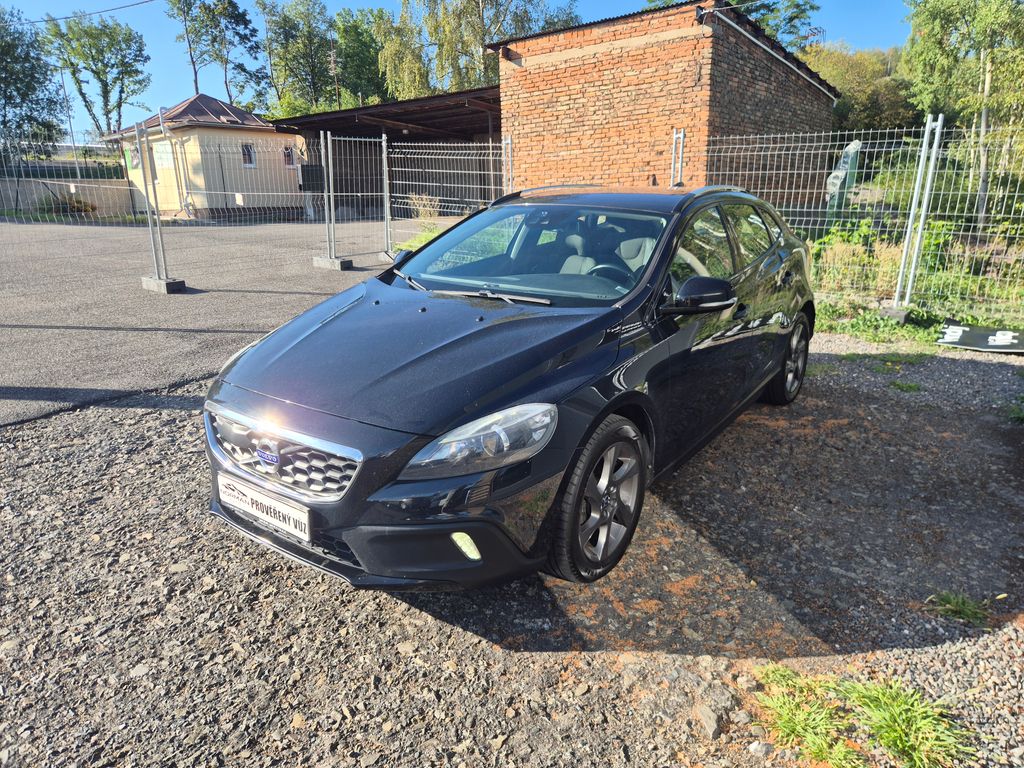 volvo-v40-1-6d-84kw-cross-country-tazne-serviska - 2