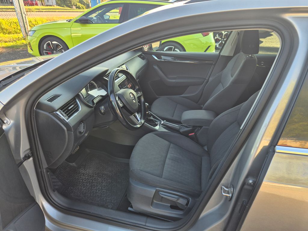 skoda-octavia-combi-2-0-tdi-dsg-style-plus - 8
