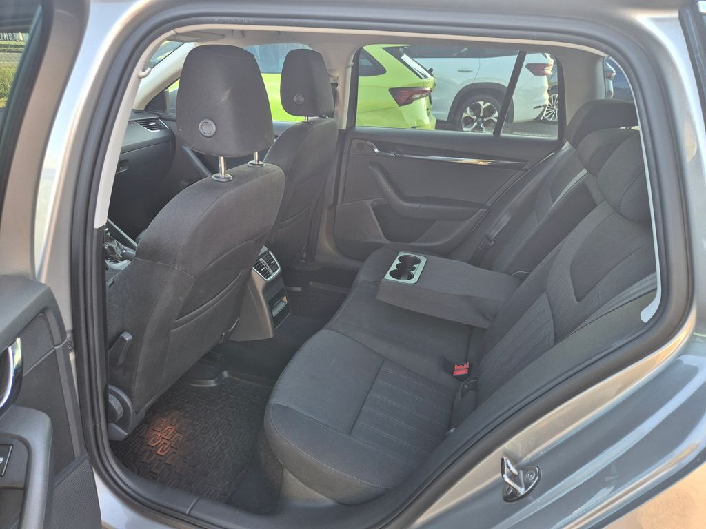 skoda-octavia-combi-2-0-tdi-dsg-style-plus - 9