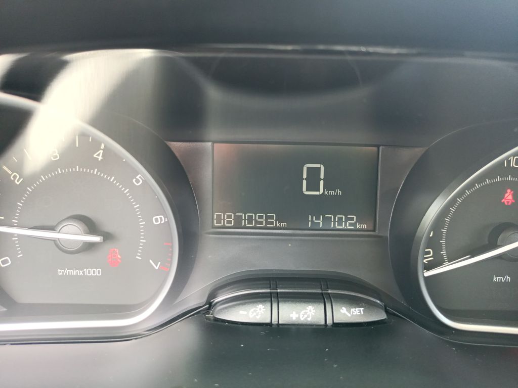 peugeot-2008-active-1-2-pt-110k-man6 - 6