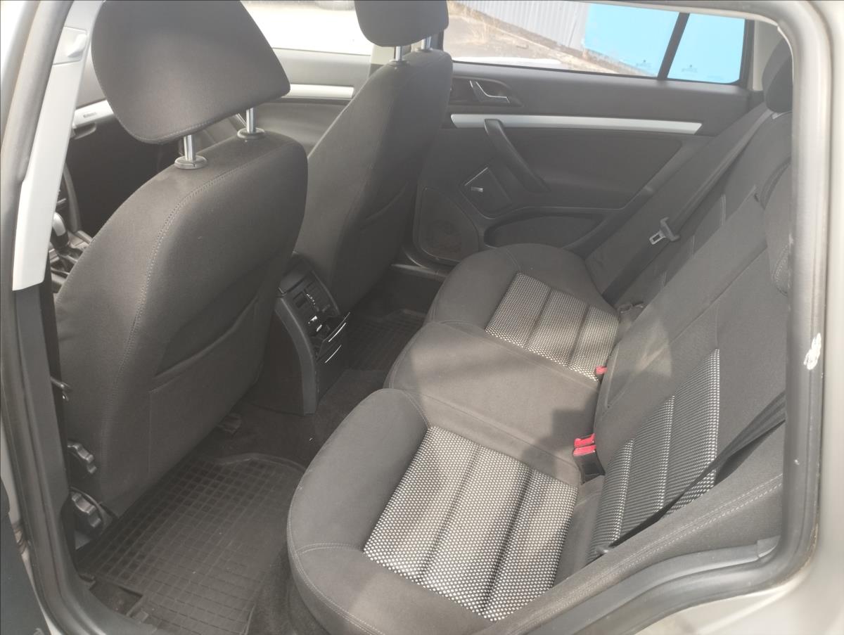 skoda-octavia-2-0-tdi-103kw-scout-4x4 - 9