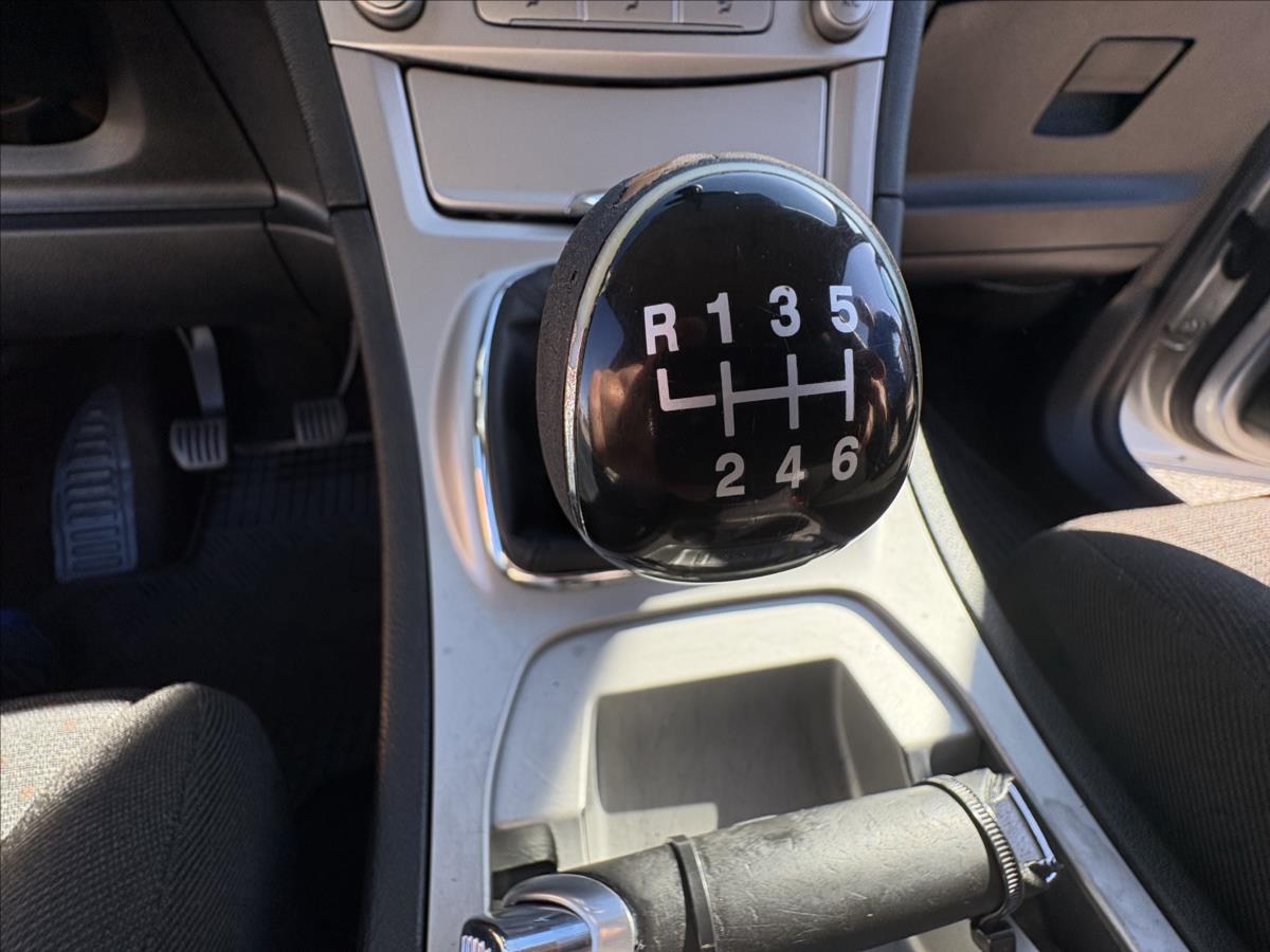 ford-s-max-2-0-tdci-103kw-vyhrev-pdc-tazn - 9