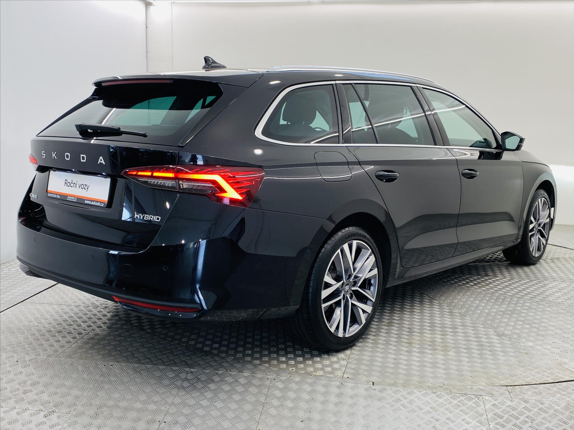 skoda-octavia-1-5-tsi-m-hev-85kw-dsg-top-selection - 1