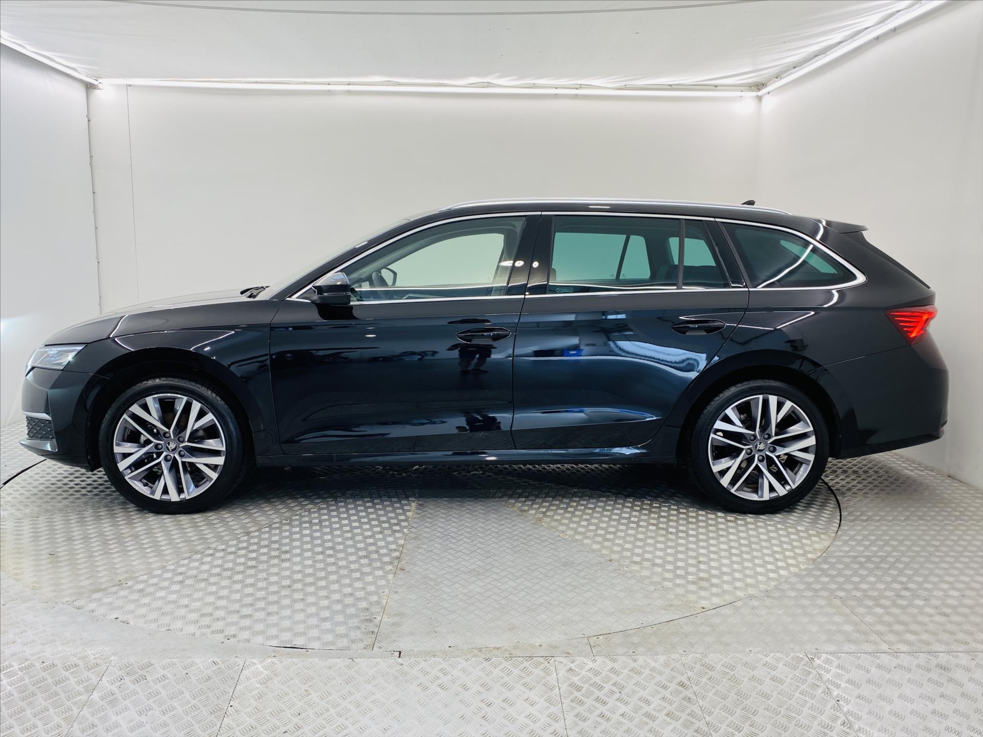 skoda-octavia-1-5-tsi-m-hev-85kw-dsg-top-selection - 2