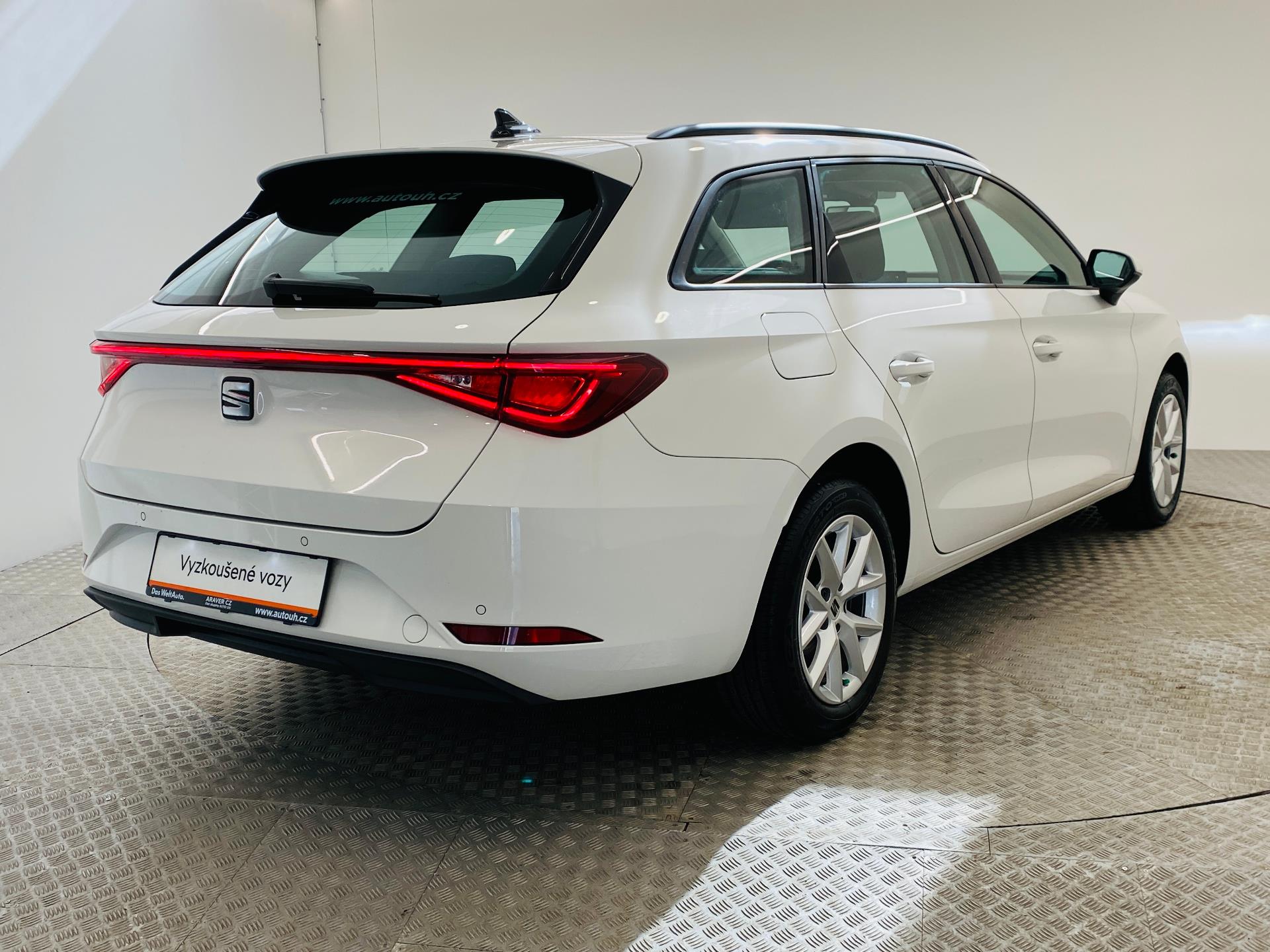 seat-leon-2-0-2-0tdi-110kw-dsg-style - 1