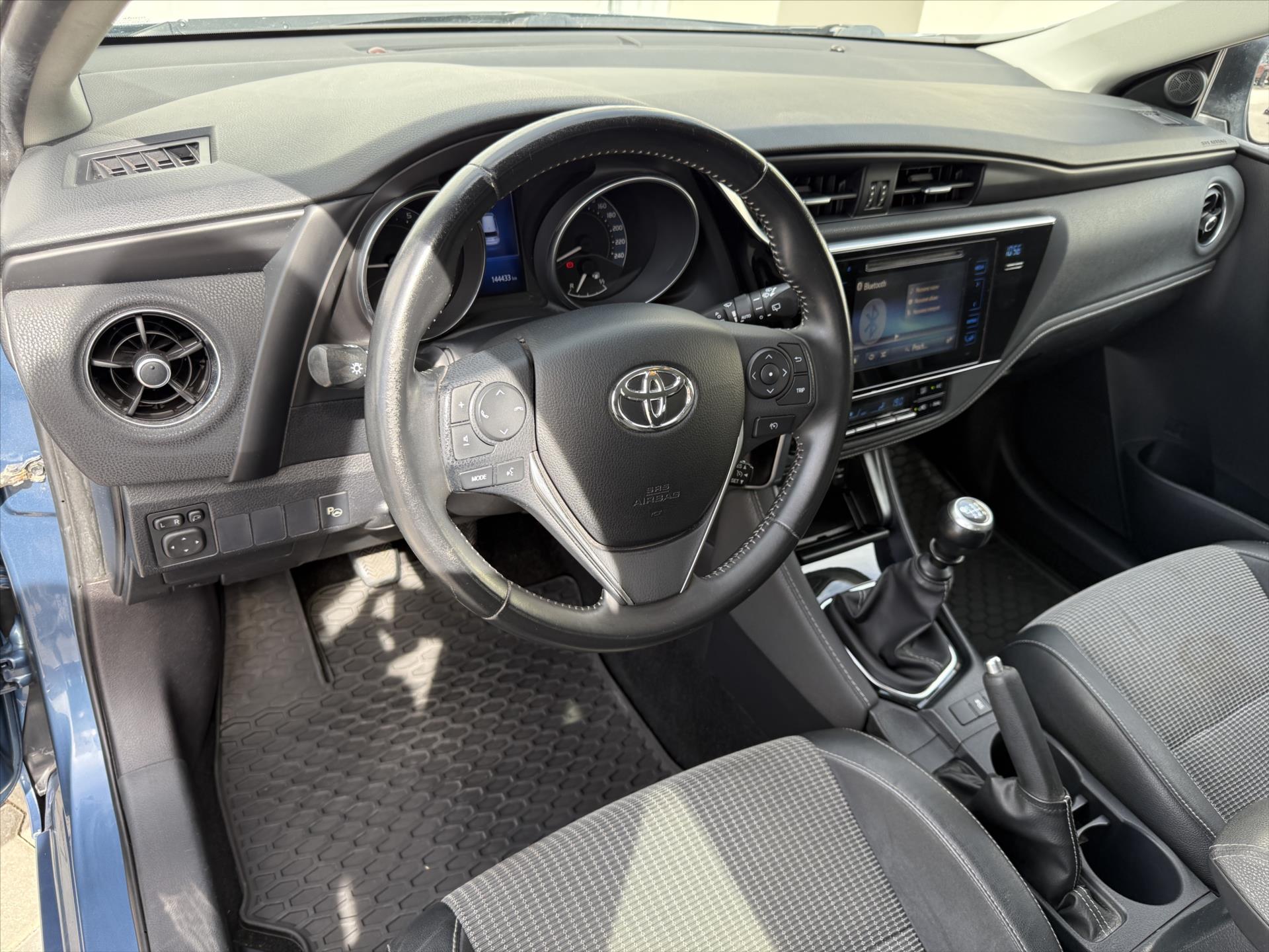 toyota-auris-1-2-executive - 6