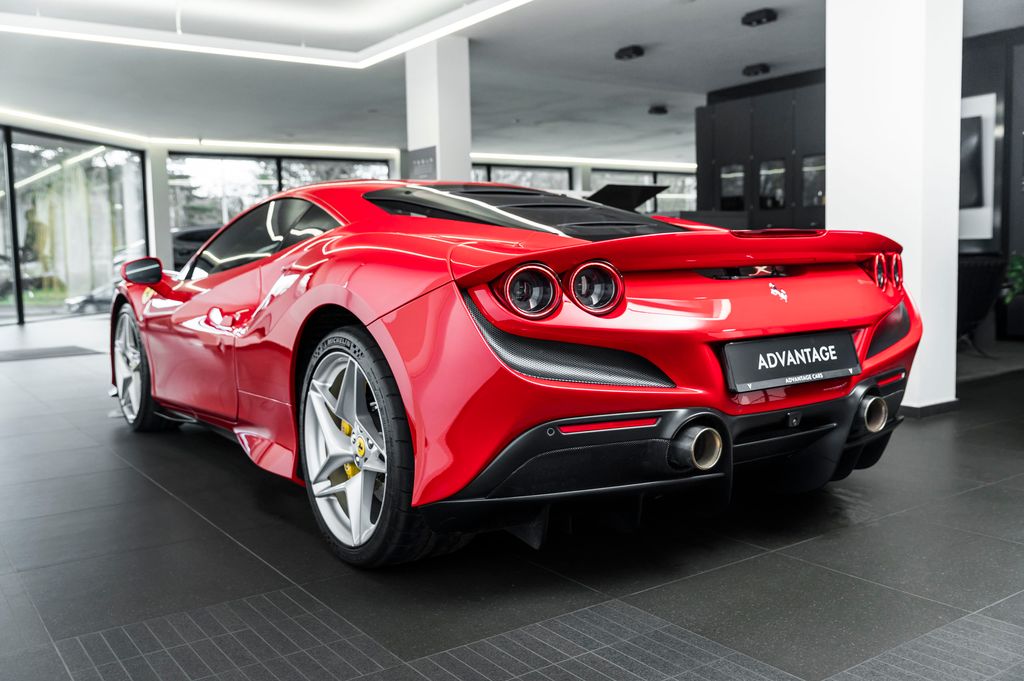 ferrari-tributo-lift-kamera-carbon-pas - 3
