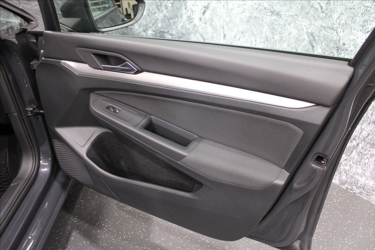 volkswagen-golf-1-0-tsi-life-cz-puvod - 9