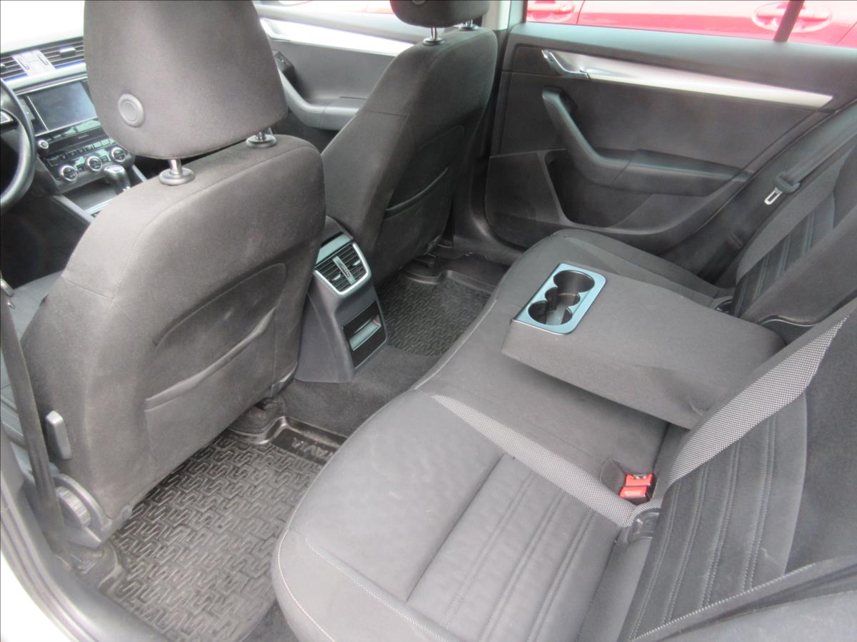 skoda-octavia-1-6-tdi-dsg-85-kw - 6