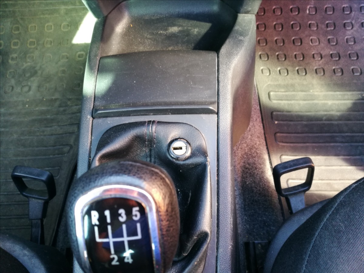 skoda-fabia-1-4-i-16v-klima - 8