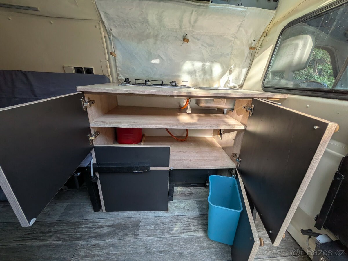 volkswagen-transporter-2-5-4-4-obytna-verze-uzaverka - 3