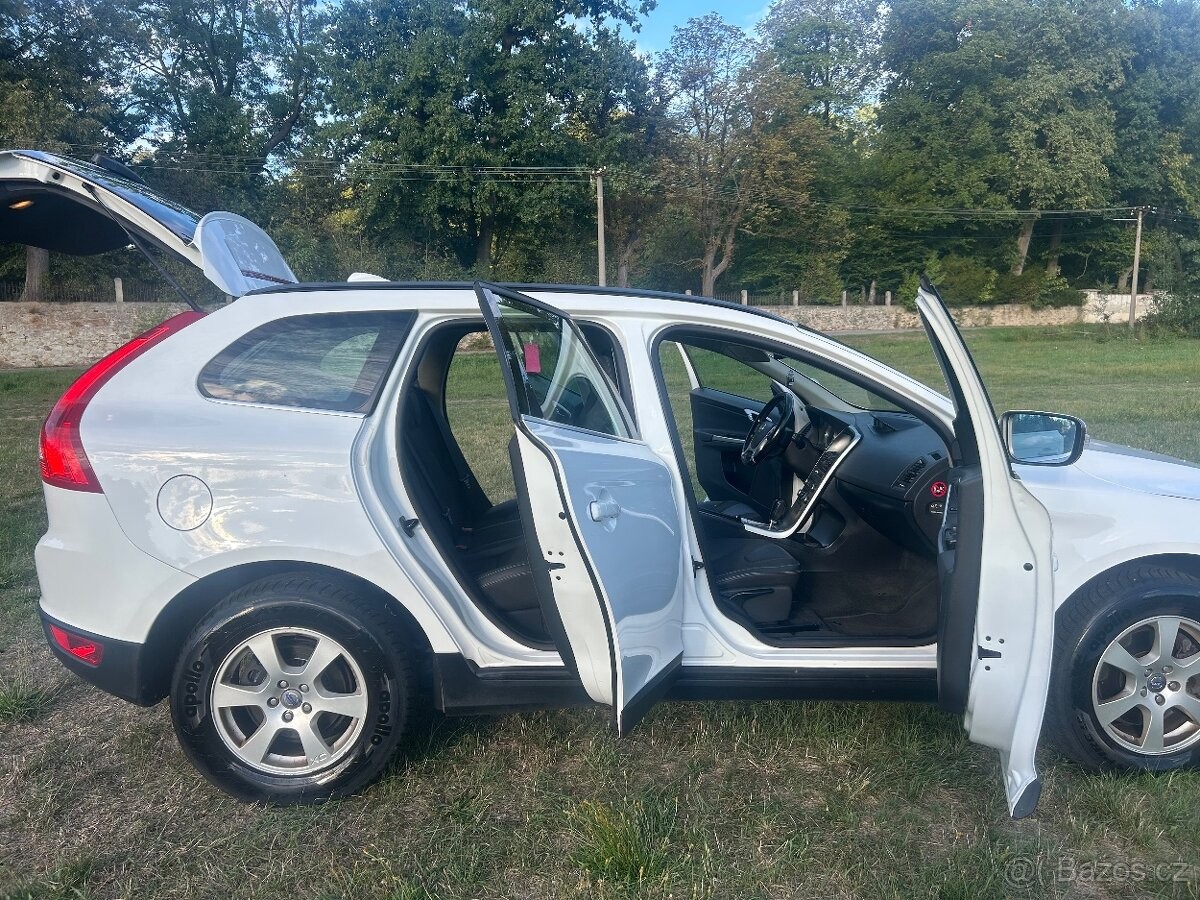 volvo-xc60-2-0-s-naftovym-motorem-d3 - 2