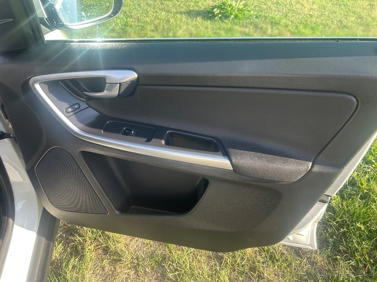 volvo-xc60-2-0-s-naftovym-motorem-d3 - 9