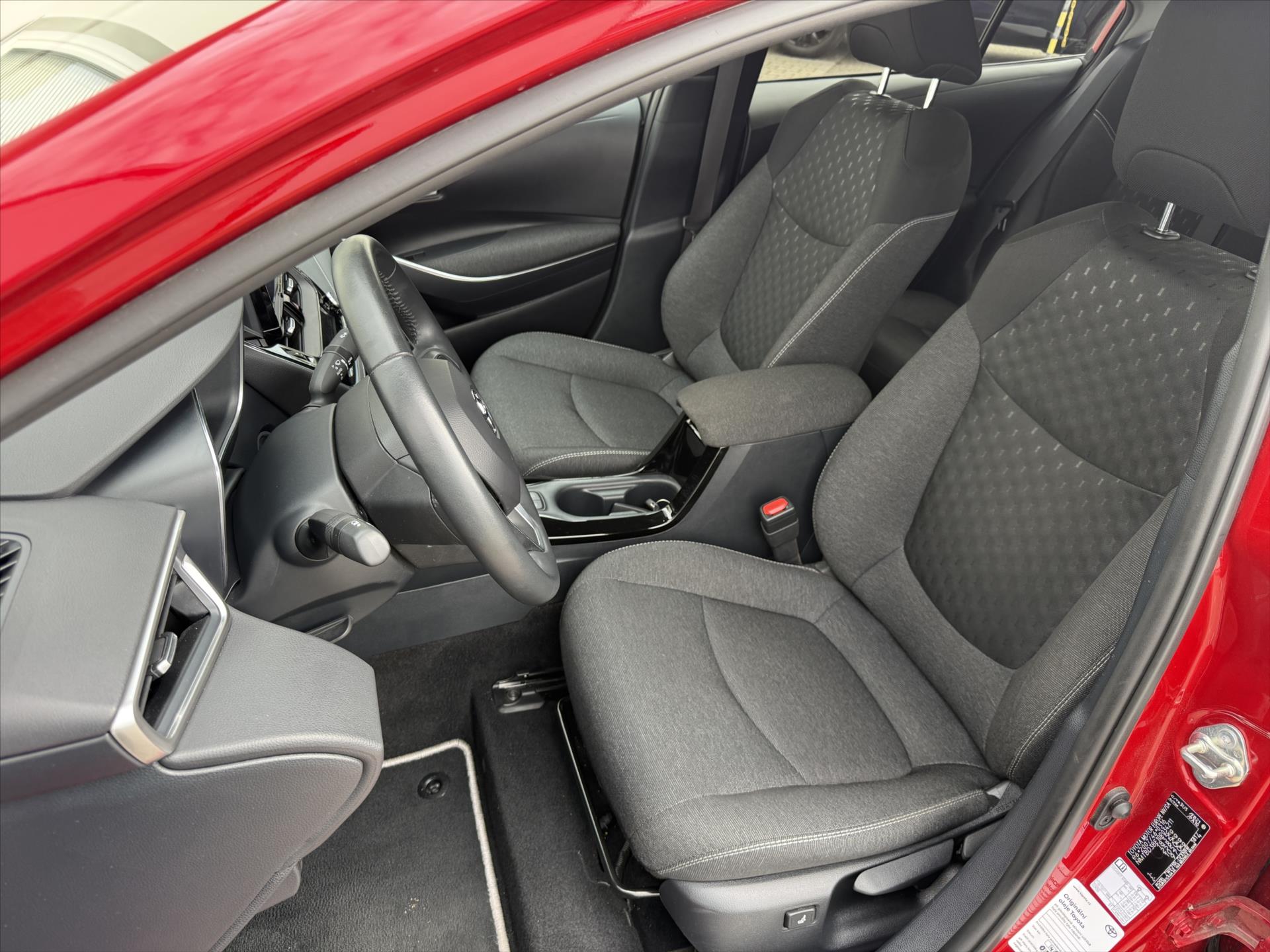 toyota-corolla-1-8-style-hybrid - 7