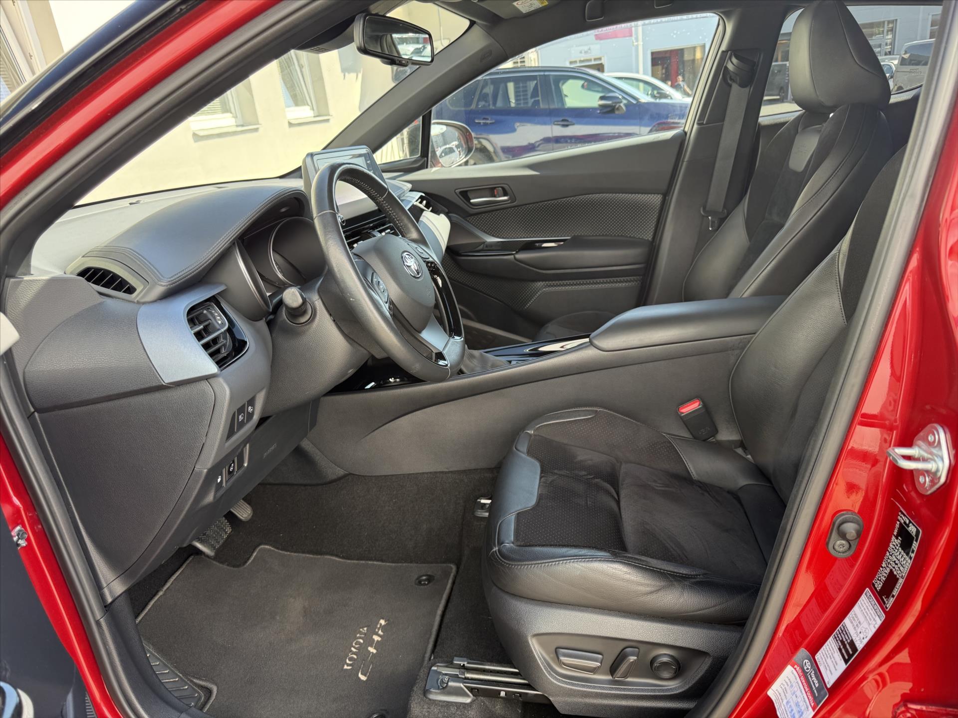 toyota-c-hr-2-0-selection-black-alcantara - 7