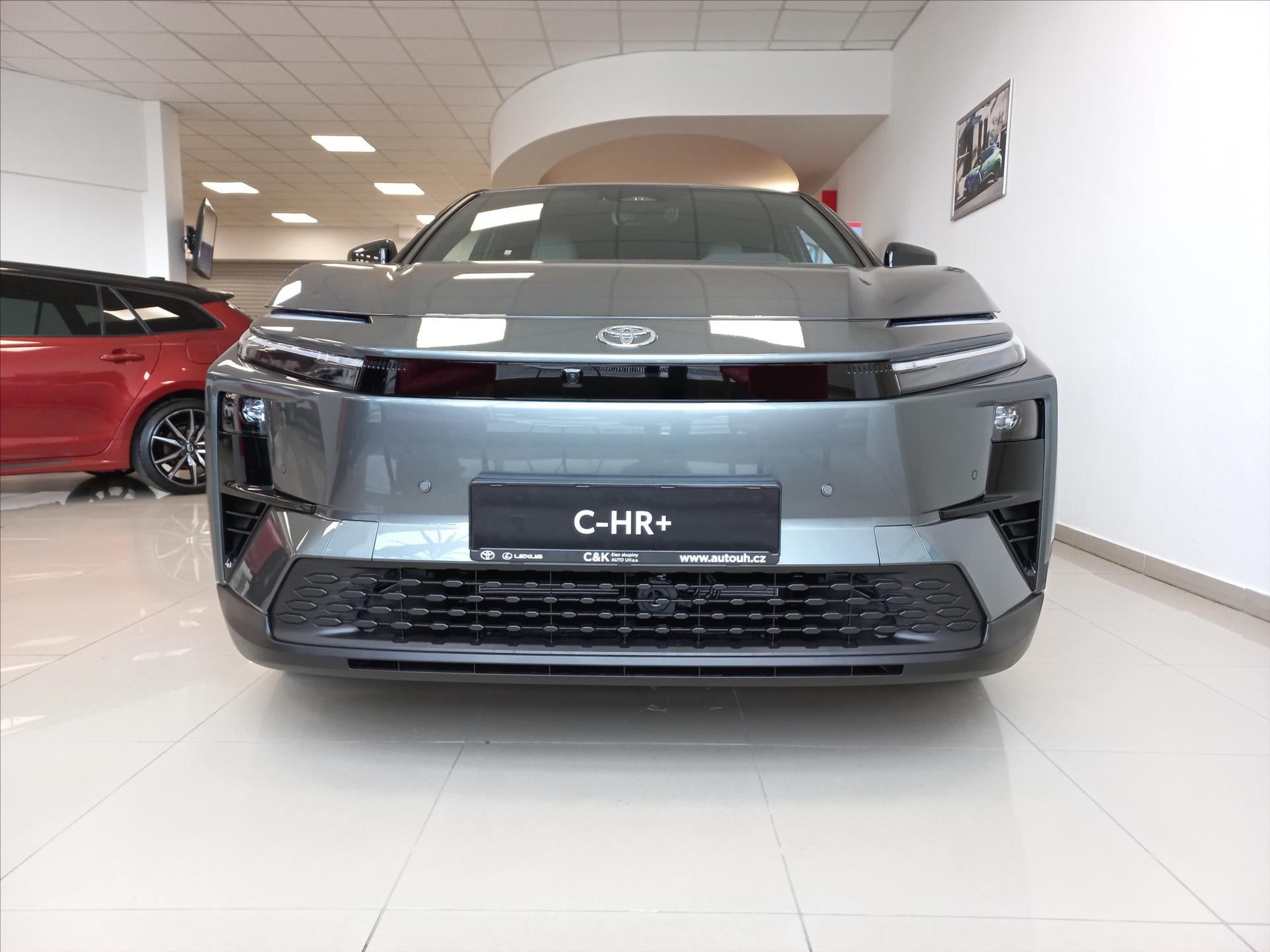 toyota-c-hr-bev-77kwh-i-awd-343k-executive-svety-interier - 4
