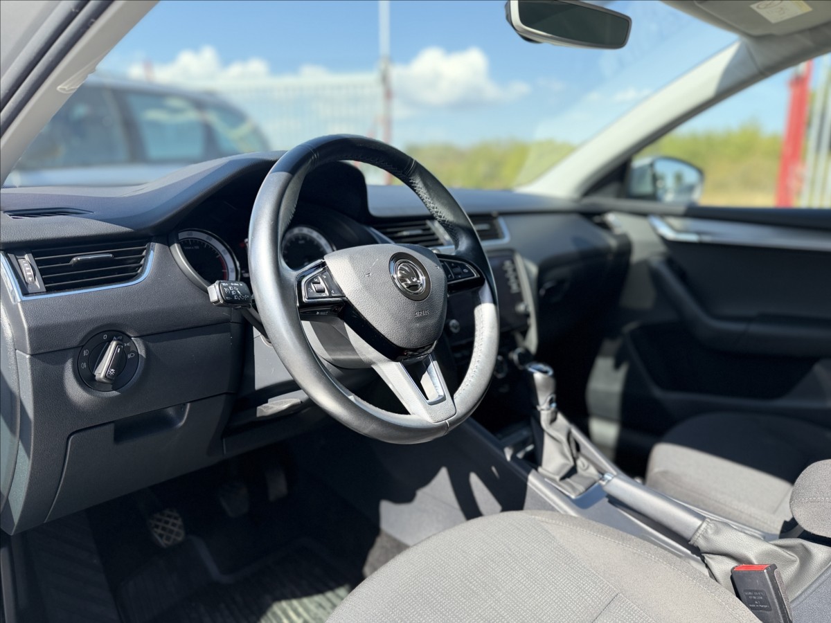 skoda-octavia-1-4-tsi-110kw-tazne-bi-xenon - 9