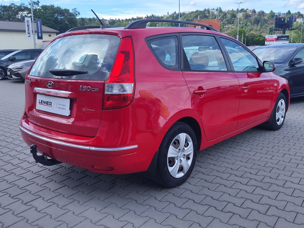 hyundai-i30-1-6-cvvt-92kw-made-in-czech - 4