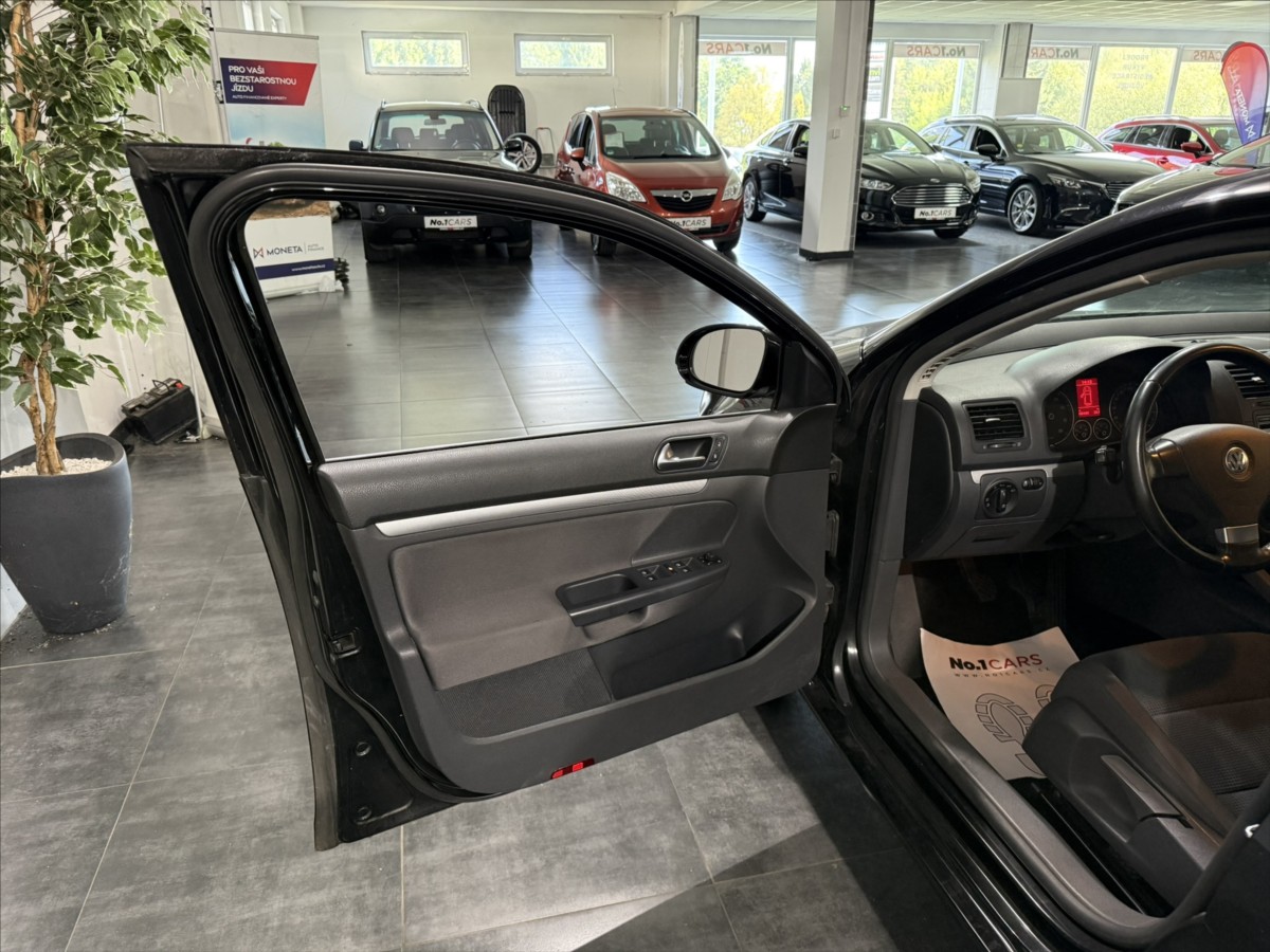 volkswagen-golf-1-4-tsi-vyhrev-klima-r18-alu - 5