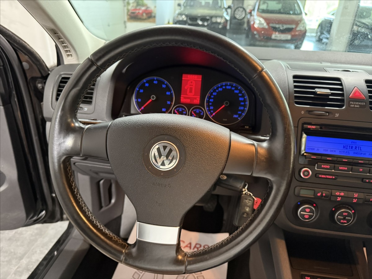 volkswagen-golf-1-4-tsi-vyhrev-klima-r18-alu - 7