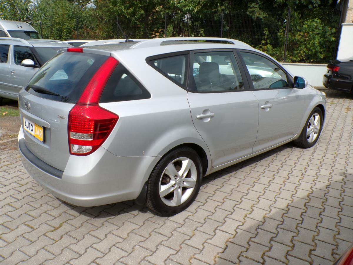 kia-ceed-1-6-crdi-16v-klimatizace - 3