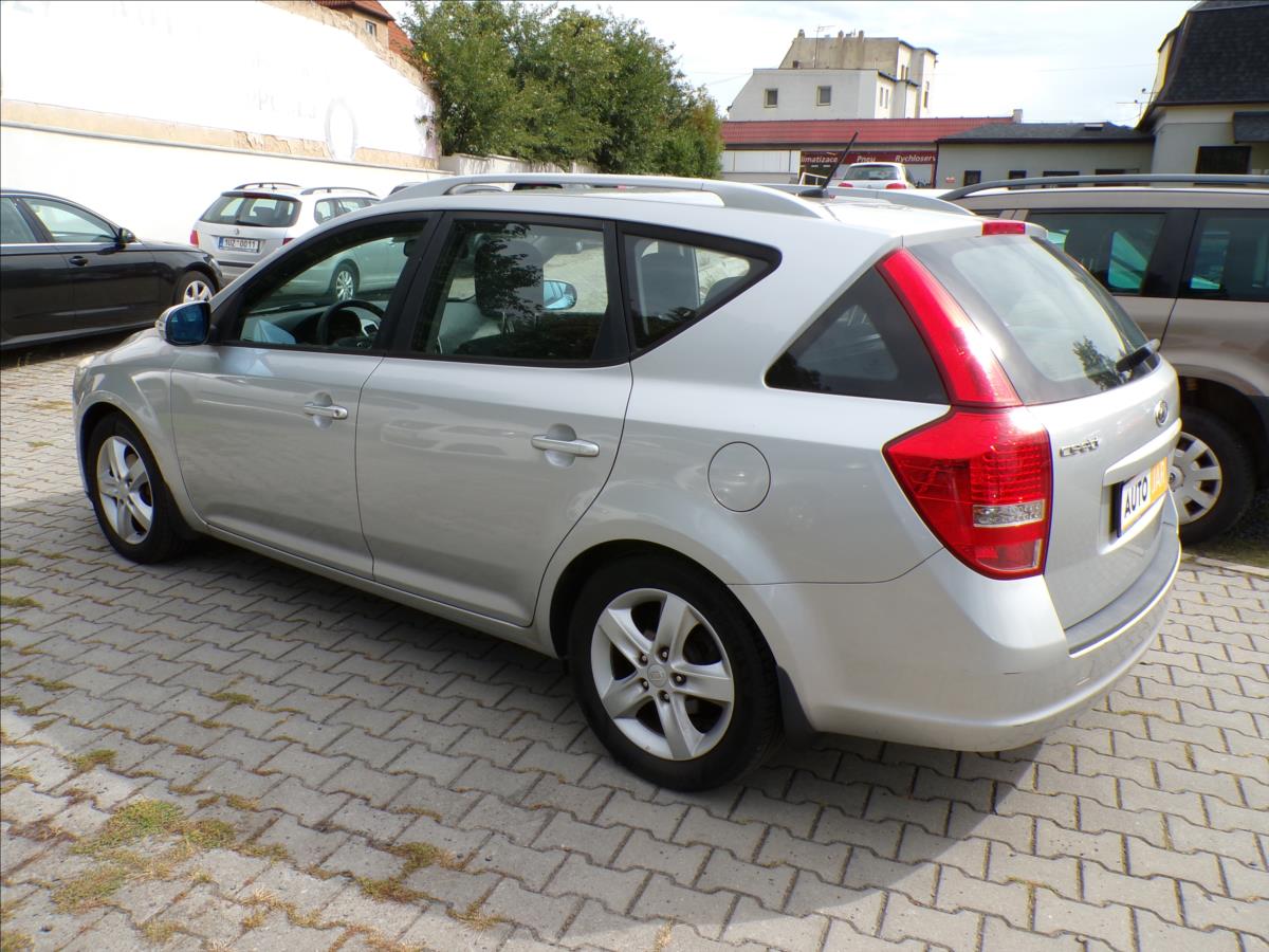 kia-ceed-1-6-crdi-16v-klimatizace - 5