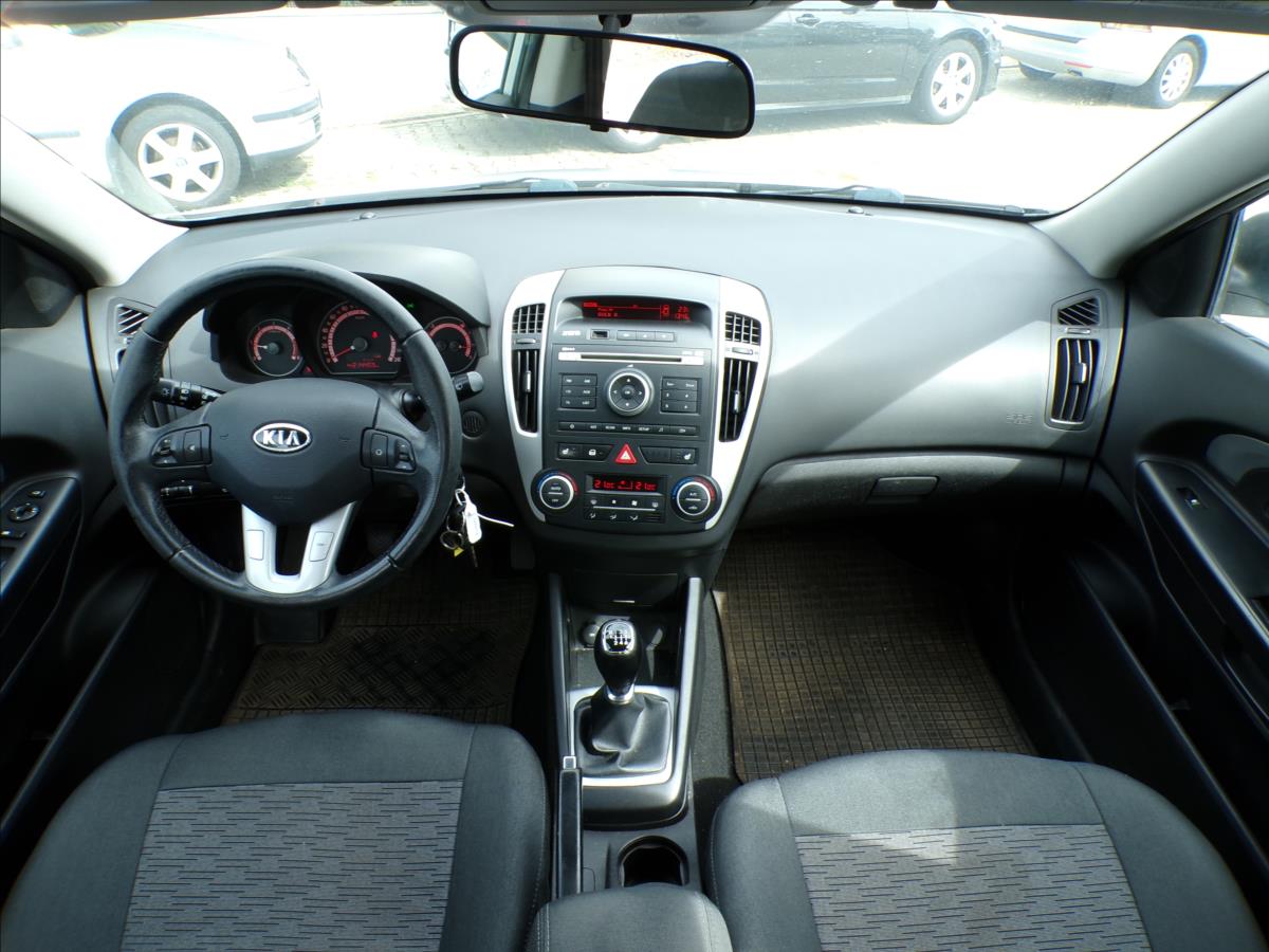 kia-ceed-1-6-crdi-16v-klimatizace - 6