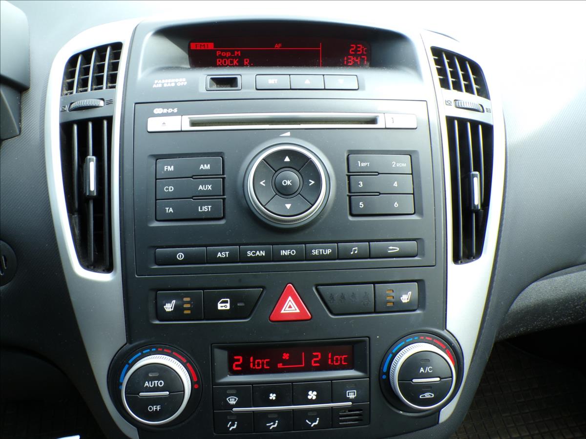 kia-ceed-1-6-crdi-16v-klimatizace - 8
