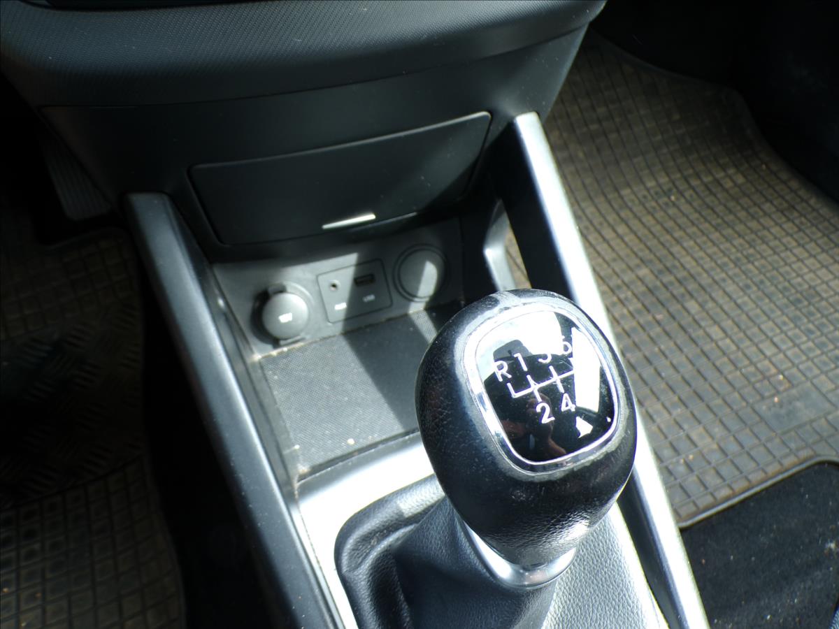 kia-ceed-1-6-crdi-16v-klimatizace - 9