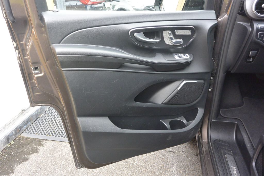 mercedes-benz-tridy-v-2-2cdi-avantgarde-4matic-xl-d - 8