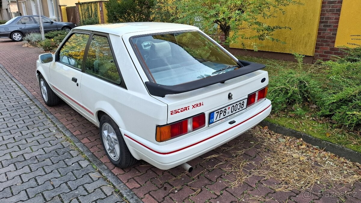 ford-escort-xr3i - 3