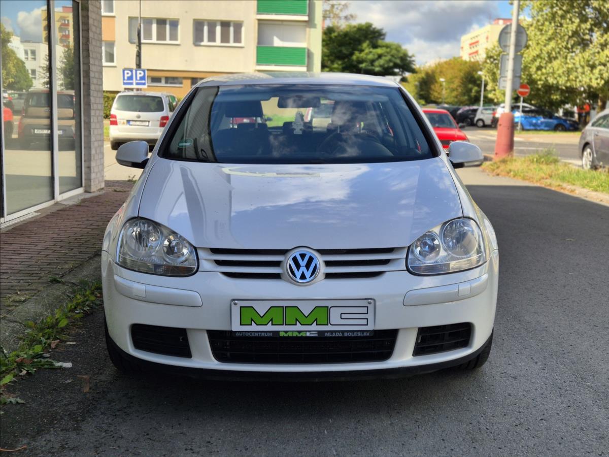 volkswagen-golf-2-0fsi-4x4-nove-pneu - 1